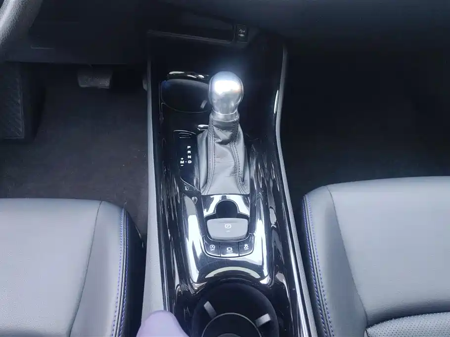 Toyota C-HR 2020 Model 2.0L Leading фото 16