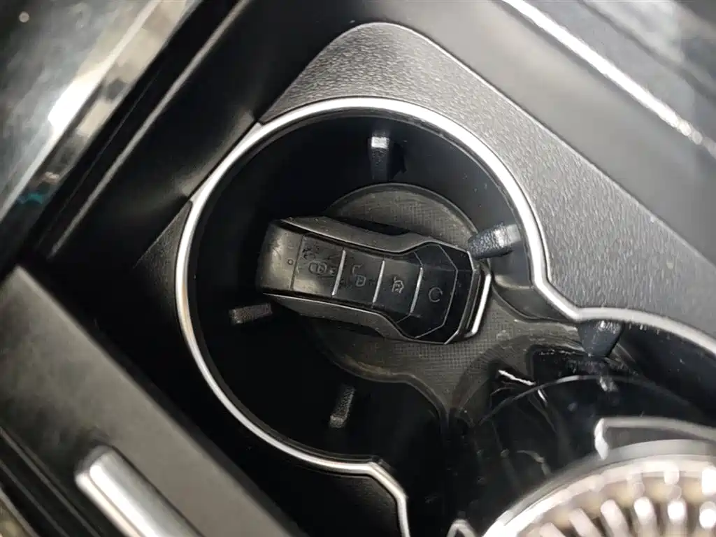 BYD Tang New Energy 2018 DM 2.0T AWD Smart Connection Enjoy Edition 7-Seater China V фото 9