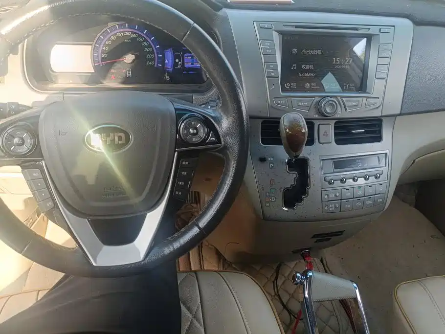 BYD M6 2017 2015 2.4L Automatic Luxury