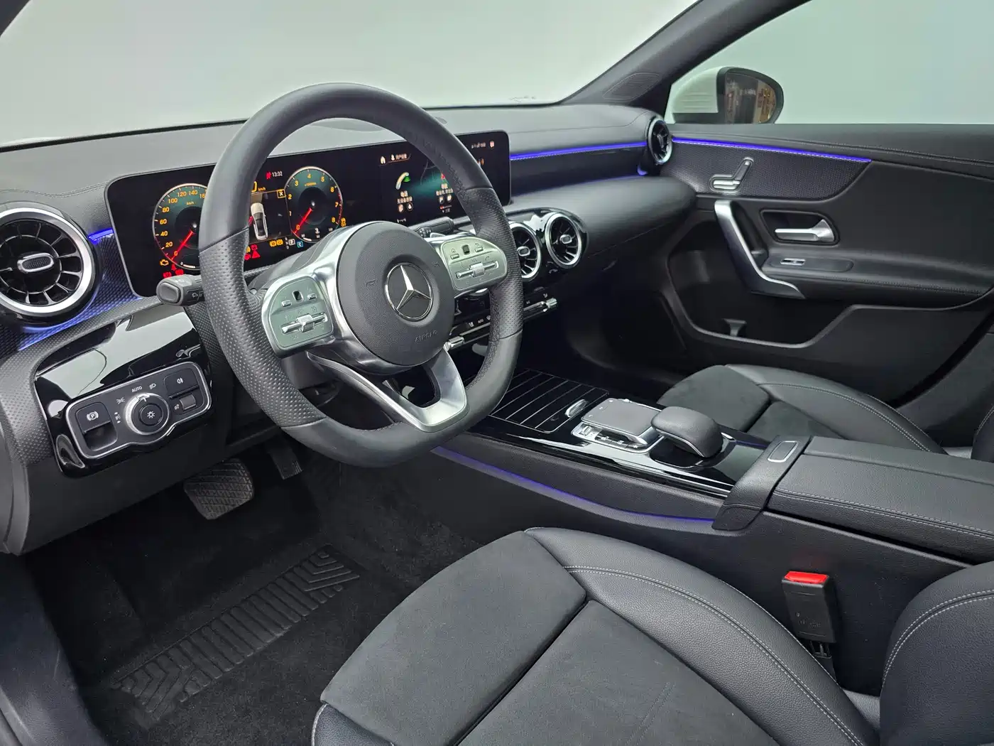 Mercedes-Benz A-Class 2019 A 200 L Sport Sedan фото 12
