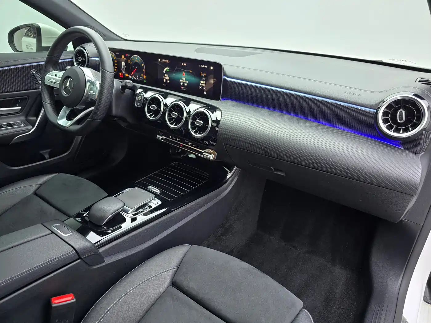 Mercedes-Benz A-Class 2019 A 200 L Sport Sedan фото 14