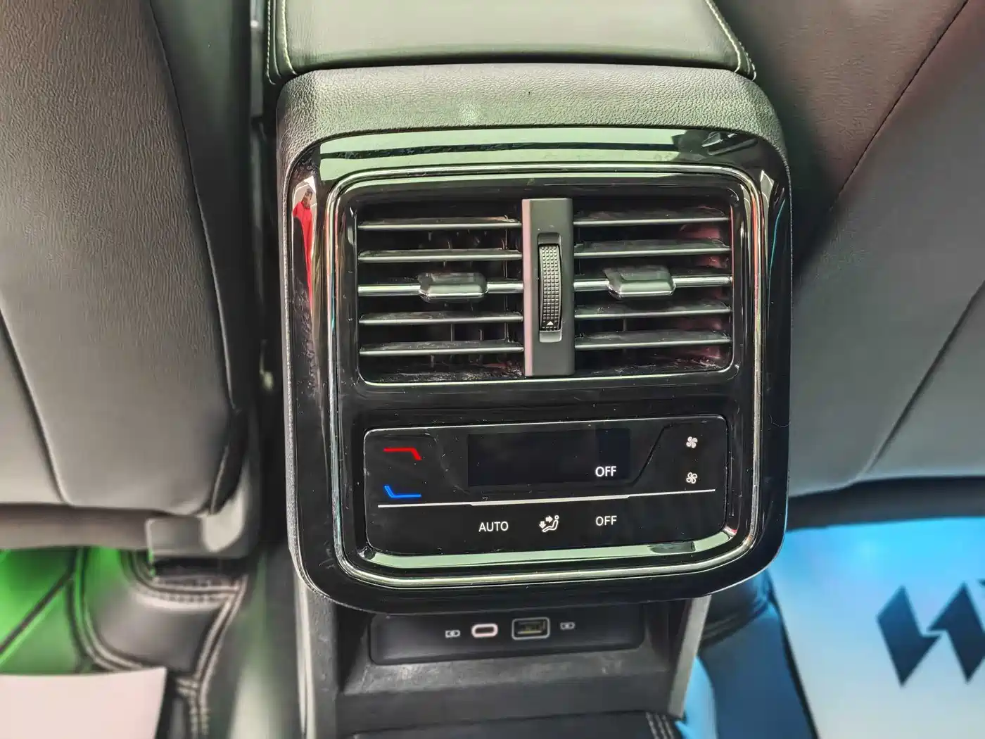 Volkswagen Passat 2023 Facelift 330TSI Luxury Edition фото 17