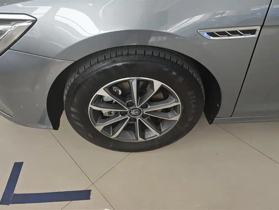 BYD Qin PLUS 2024 Glory Edition DM-i 55KM Leading фото 6