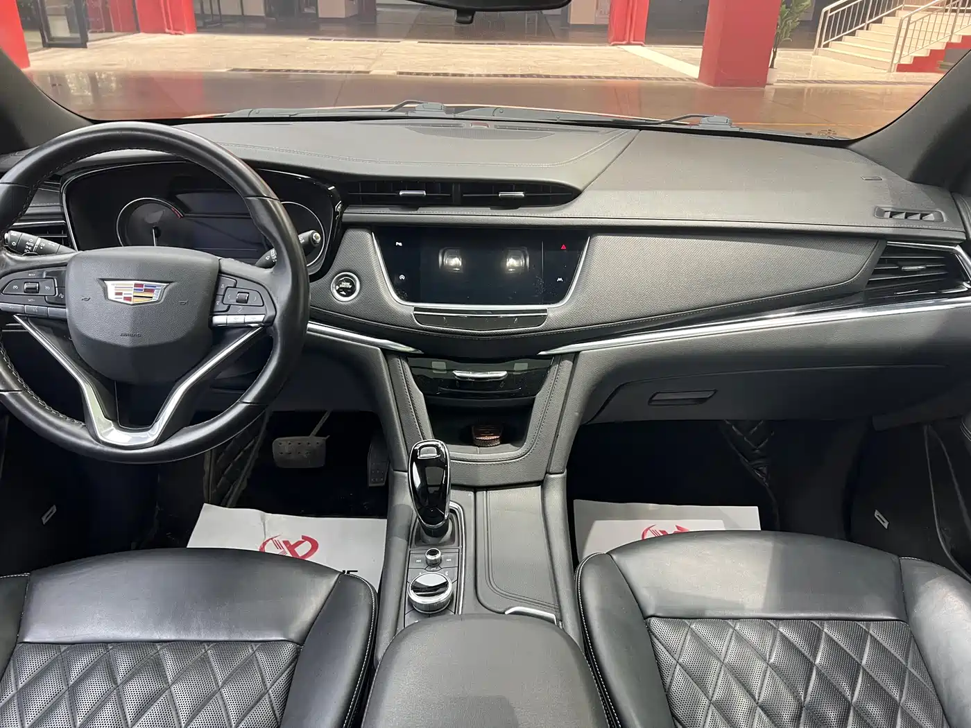 CADILLAC XT6
