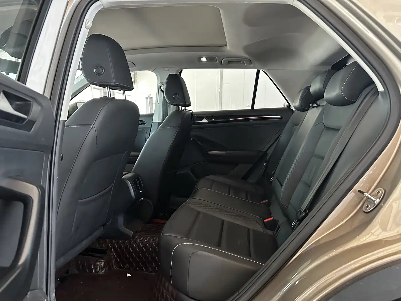 Volkswagen T-Roc, миниатюра 16