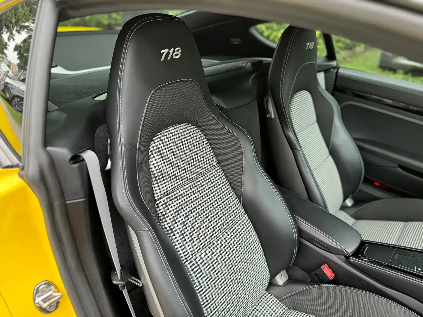 PORSCHE 718