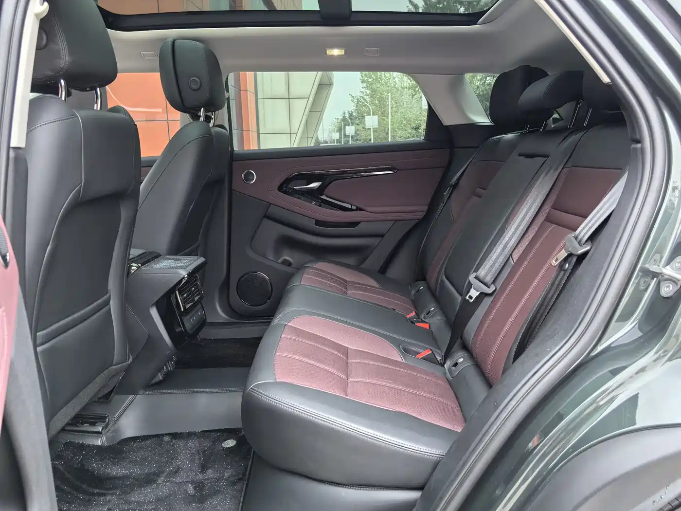 Land Rover Range Rover Evoque 2024 Range Rover Evoque L 249PS Light Master Edition фото 8