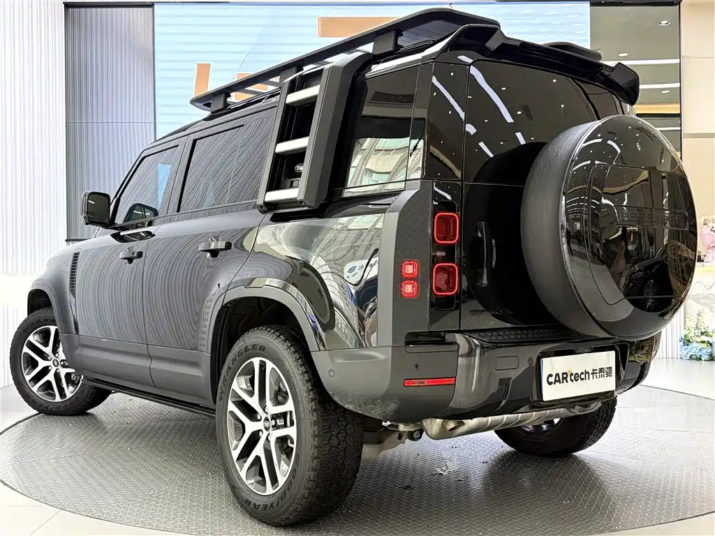Land Rover Defender 2023 Facelift 110 3.0T P400 Dark Special Edition фото 5