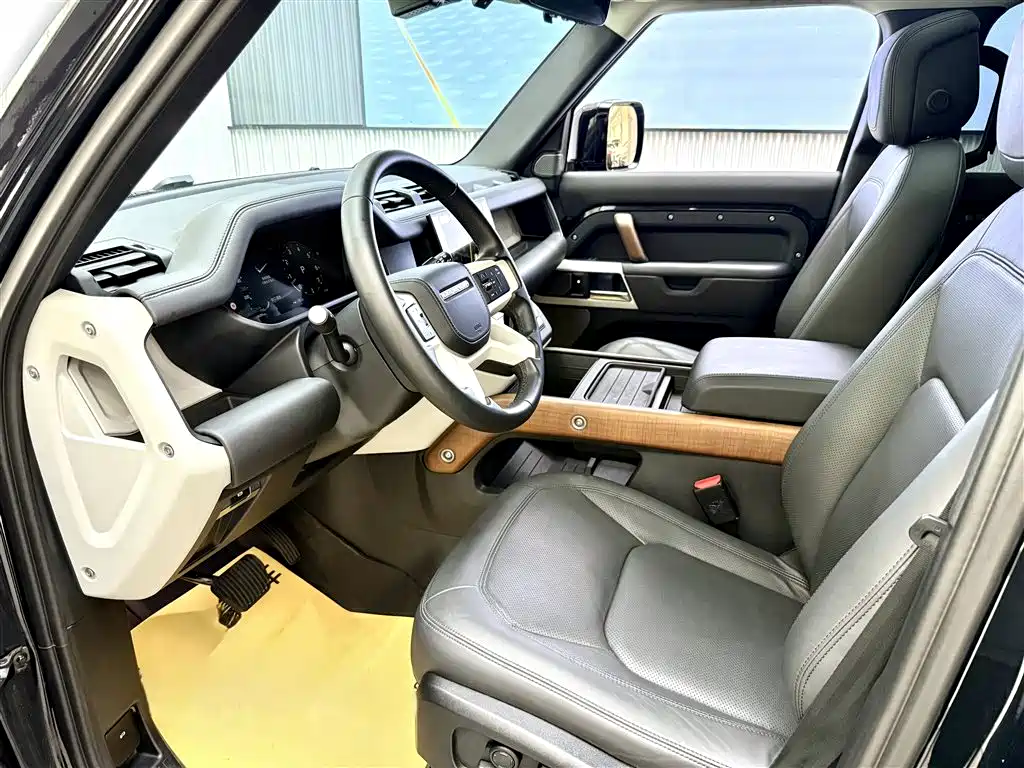 Land Rover Defender 2023 Facelift 110 3.0T P400 Dark Special Edition фото 21