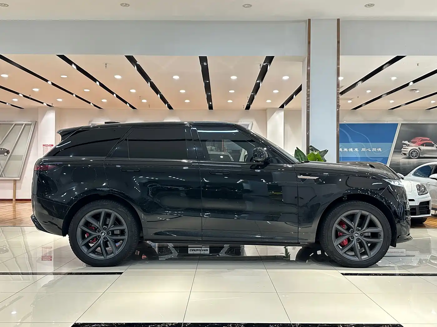 Land Rover Range Rover Sport 2025 2025 400PS Dynamic SE