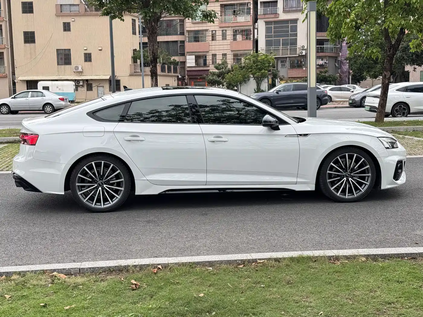 Audi A5 (Import) 2024 Sportback 40 TFSI quattro Luxury Dynamic фото 8