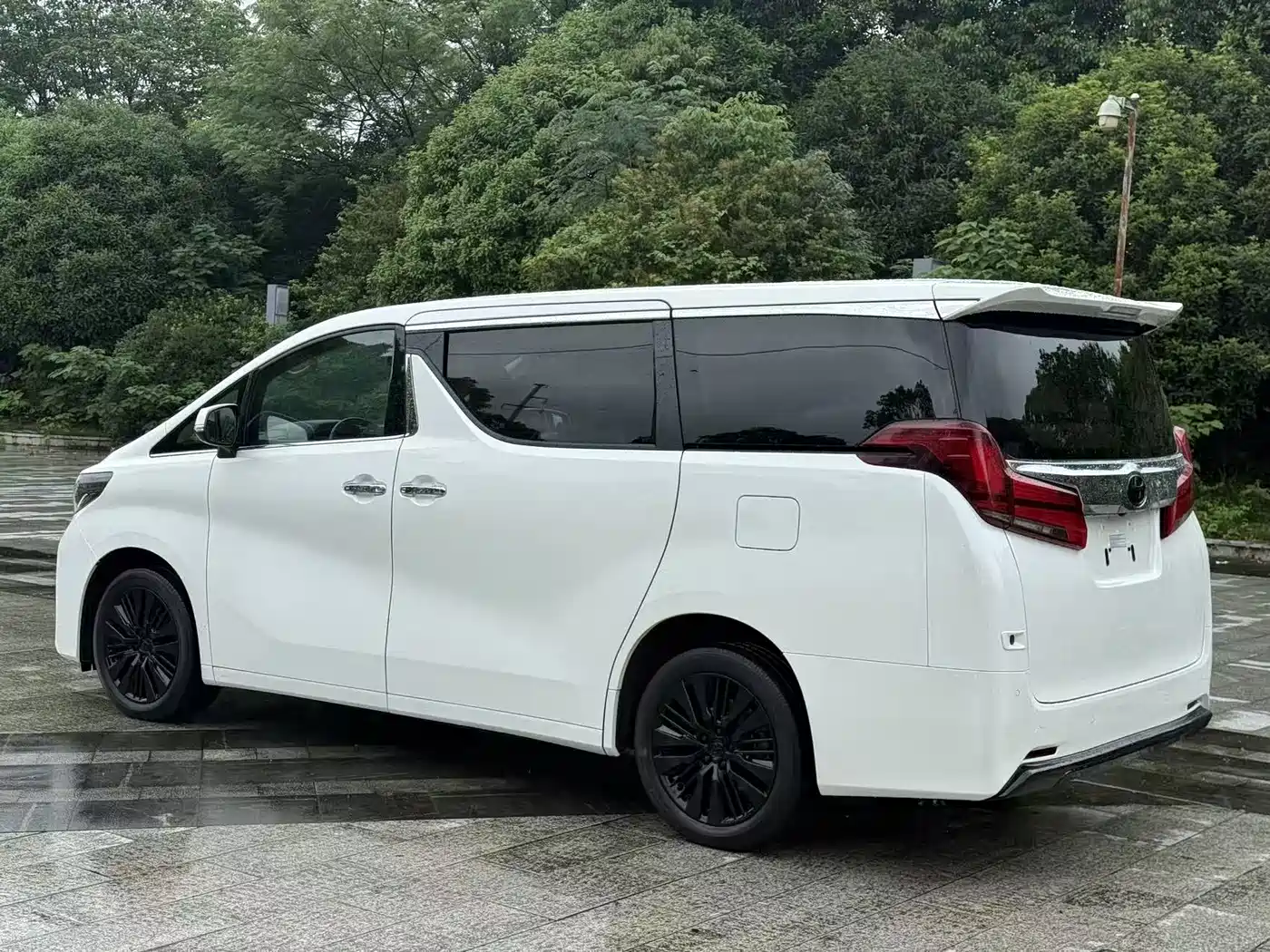 Toyota Alphard 2018 Facelift 3.5L Luxury Edition фото 3