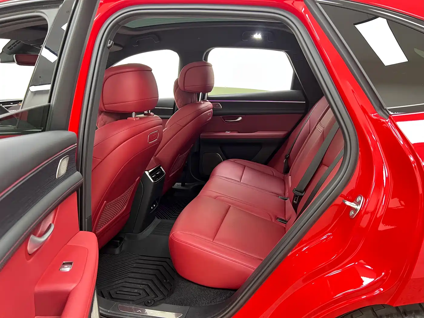 AITO Wenjie AITO M5 2025 Extended Range Ultra AWD фото 16