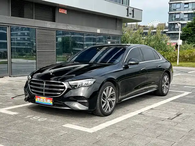 Mercedes-Benz E-Class 2024 E 300 L Fashion — фото 1