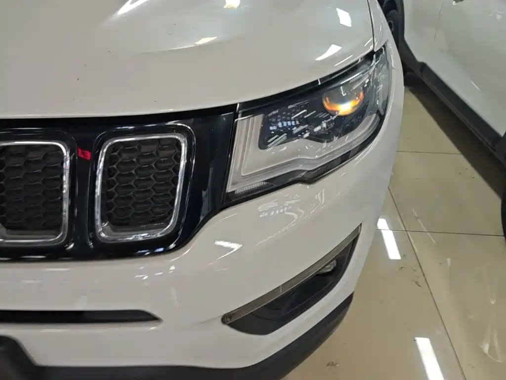 Фото 24 - Jeep Compass
