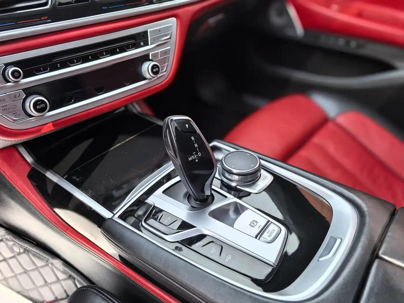 BMW 7 Series 2018 740Li xDrive Luxury M Sport Package Black Flame Edition фото 10