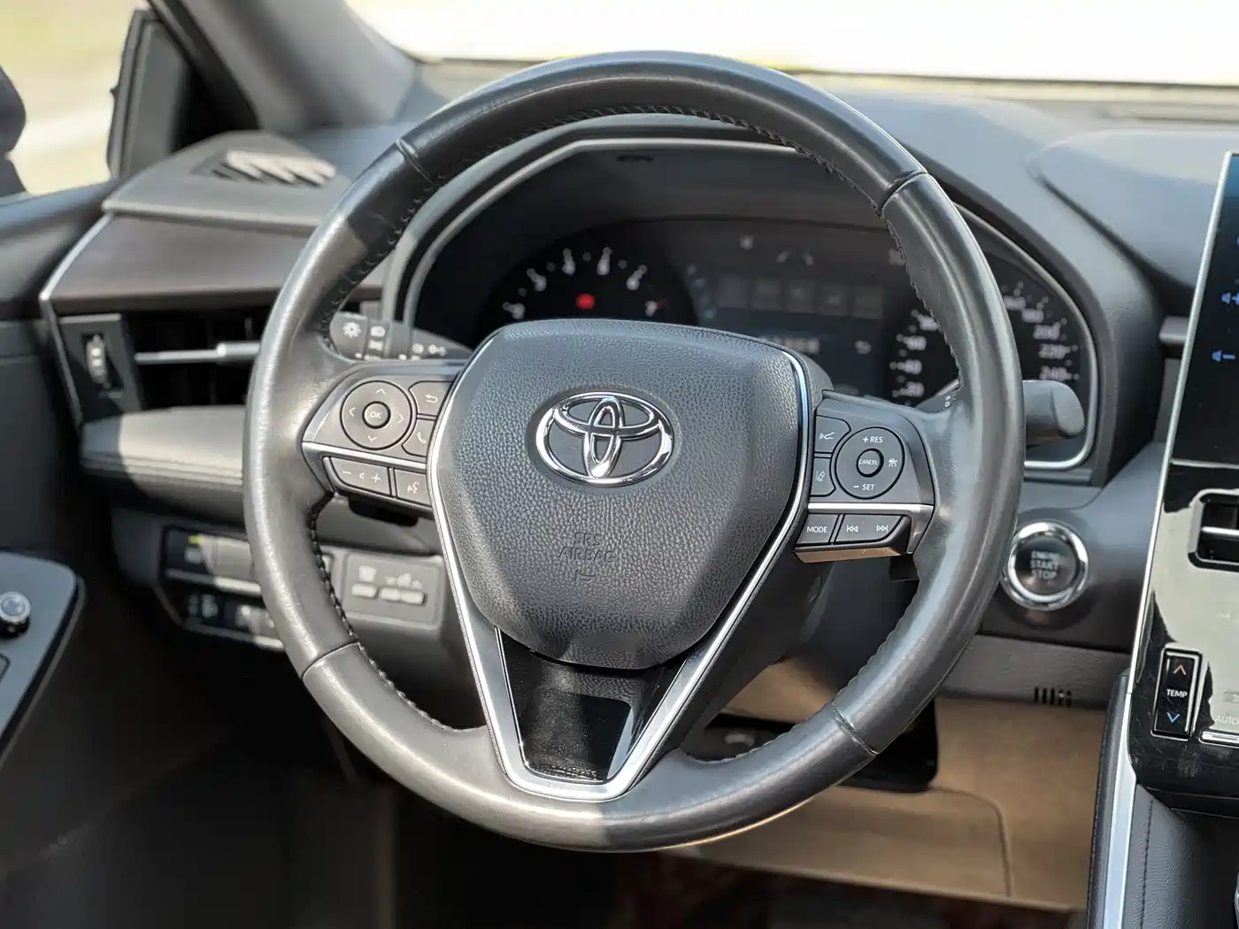 Toyota Avalon 2023 2.5L Luxury Edition фото 10