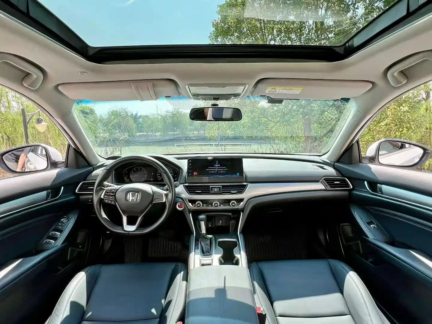 Фото 4 - Honda Accord