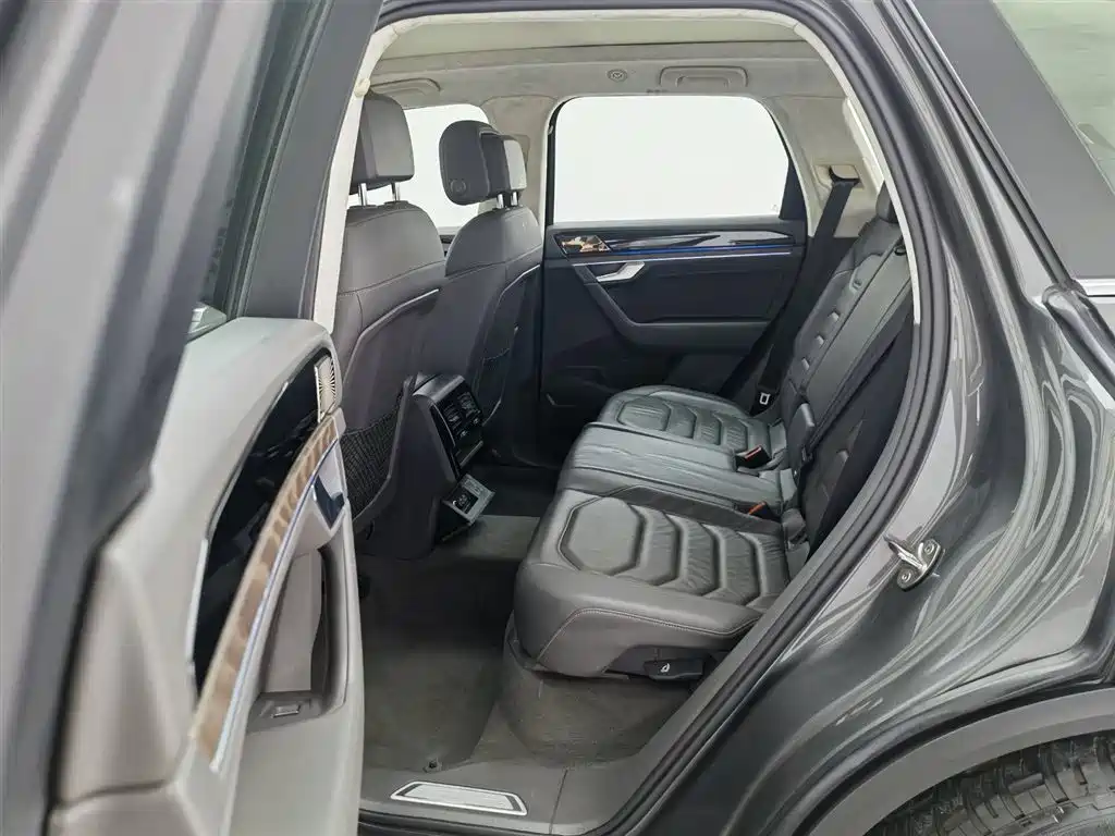 Volkswagen Touareg 2019 2.0TSI Sharp Wing Edition China VI фото 15