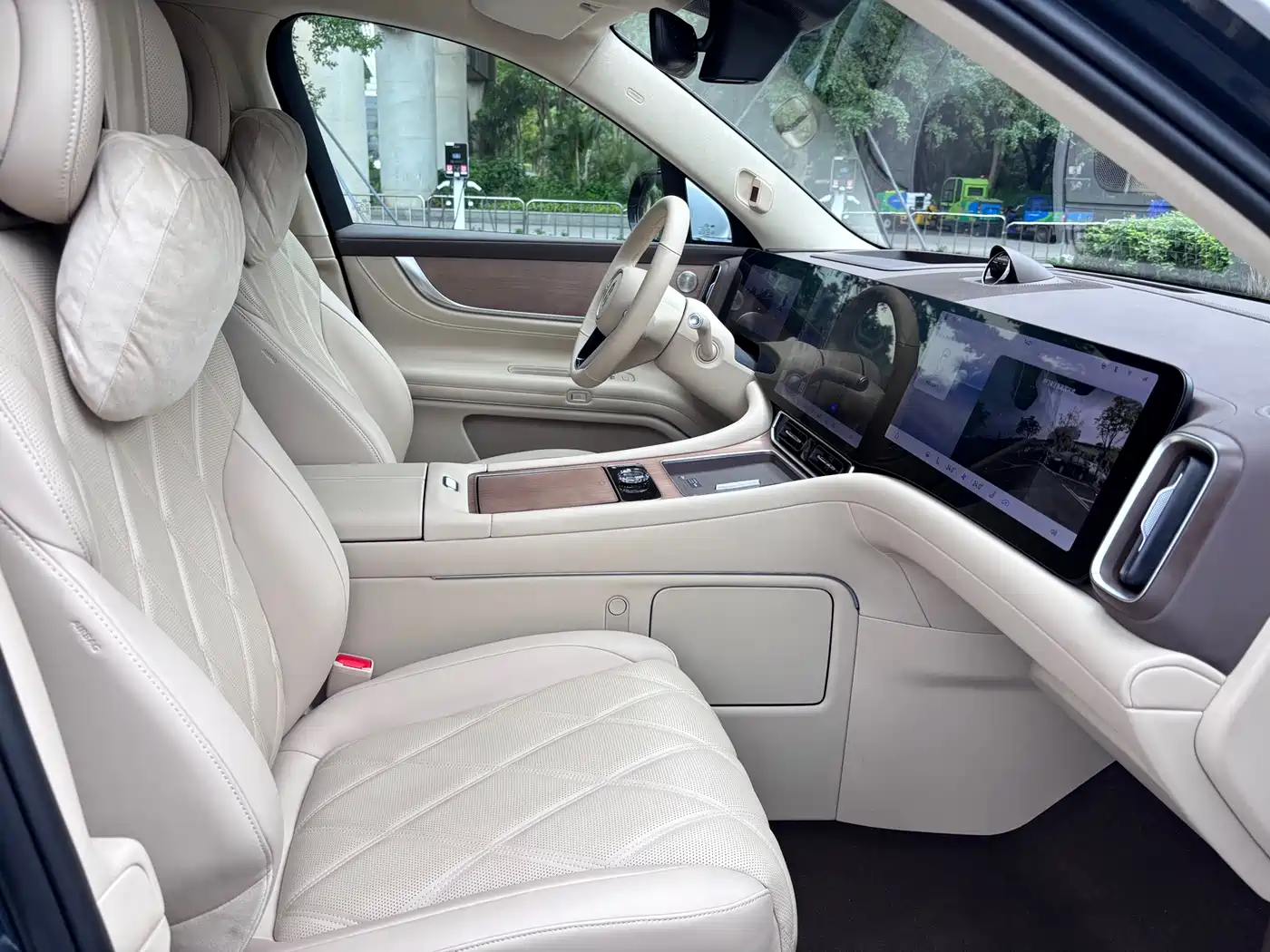 AITO Wenjie AITO M9 2025 Extended Range Ultra 52kWh 6-Seater фото 14