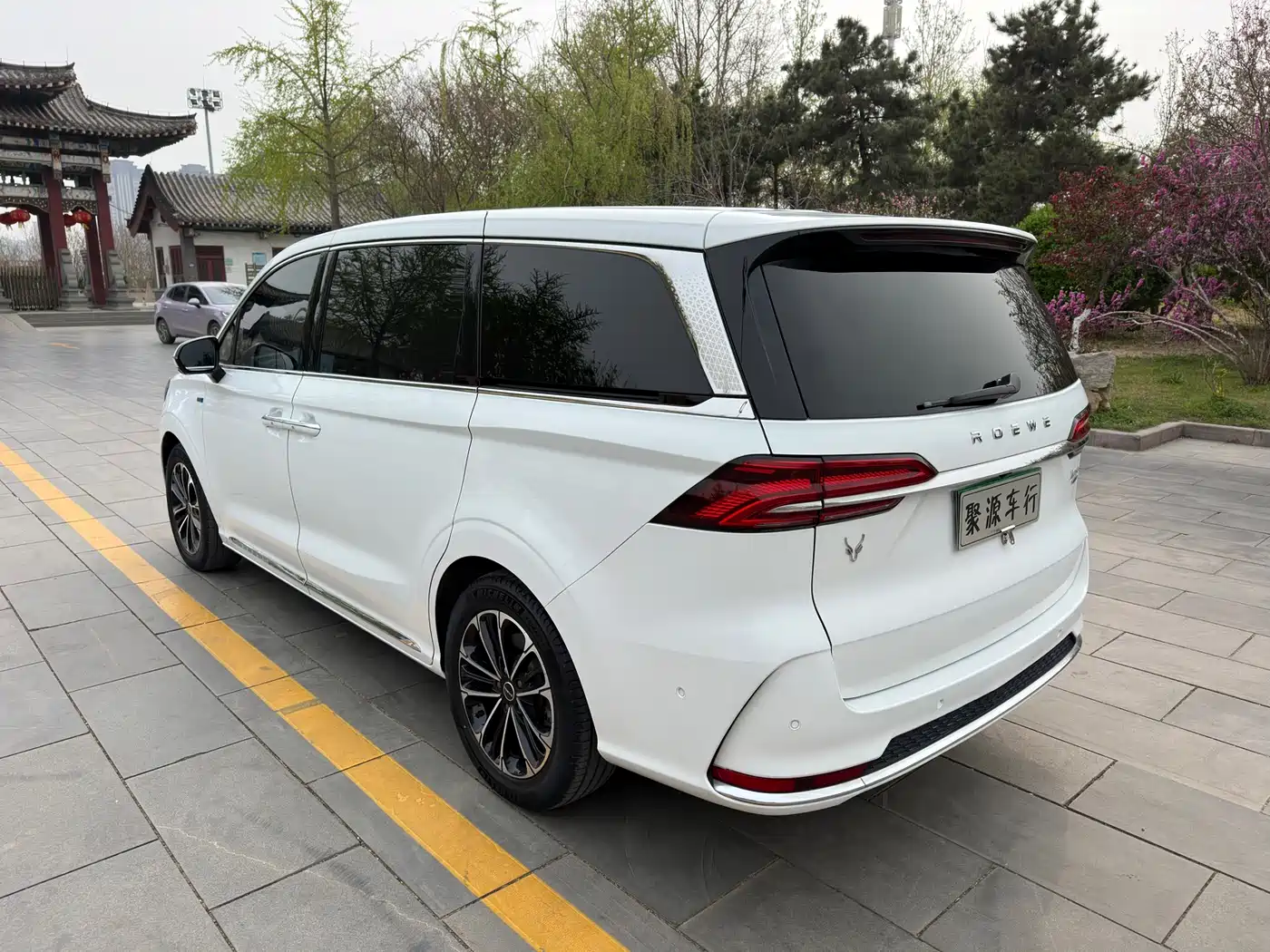 ROEWE IMAX8