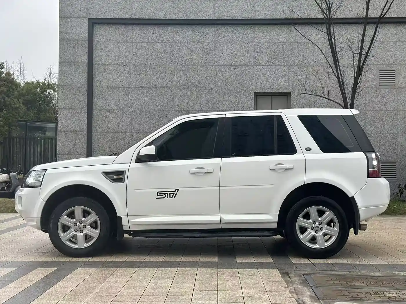 Land Rover Freelander 2 2014 2.0T Si4 S Gasoline Edition фото 4