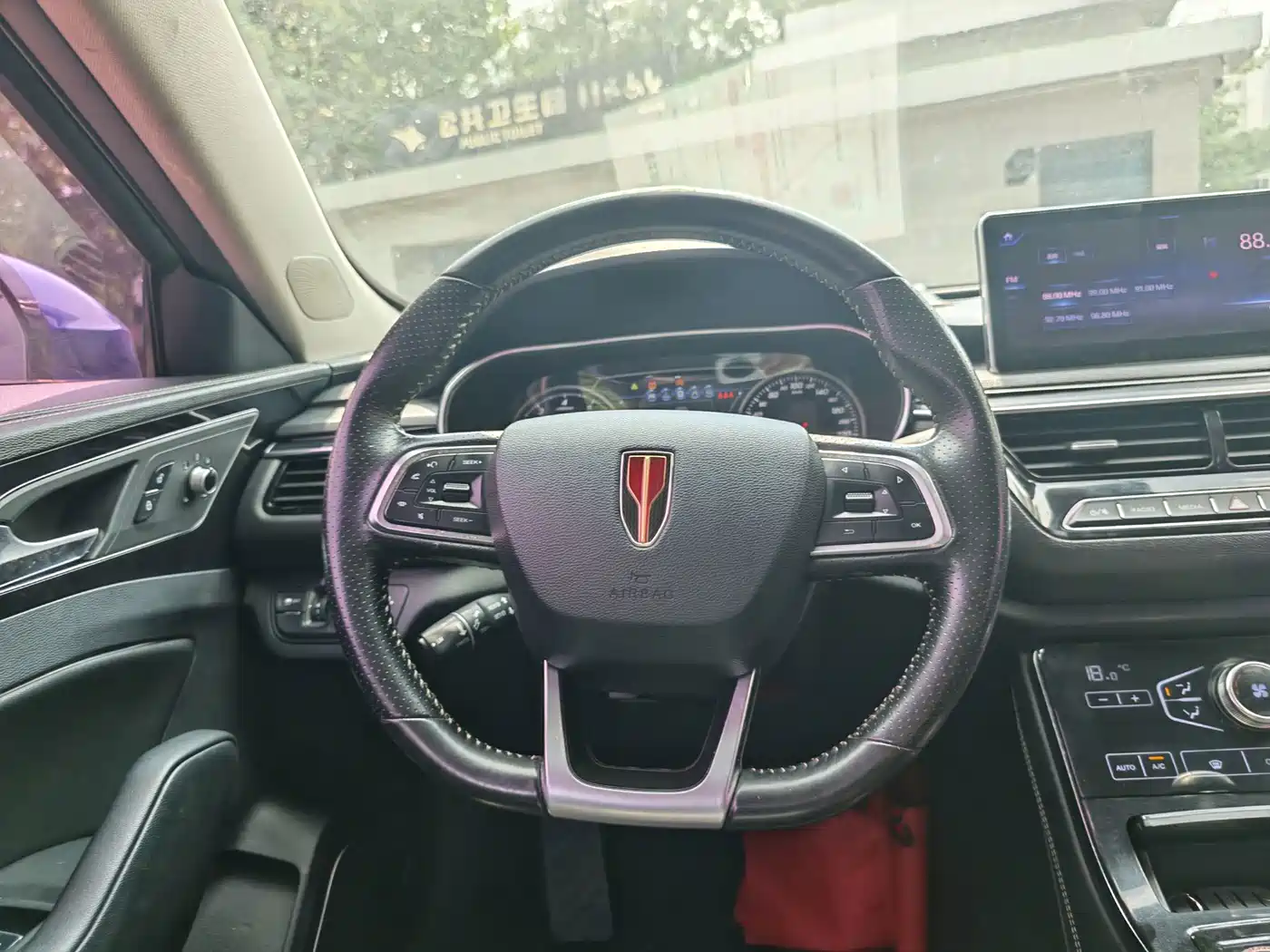 Фото 9 - Hongqi H5