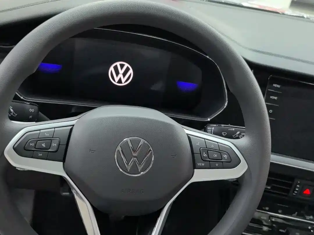 VOLKSWAGEN PASSAT NEW ENERGY