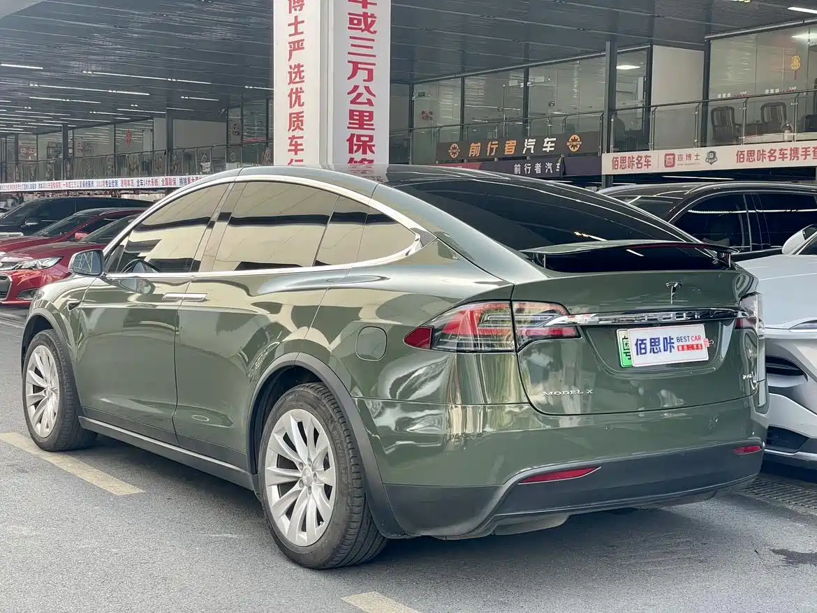 TESLA MODEL X