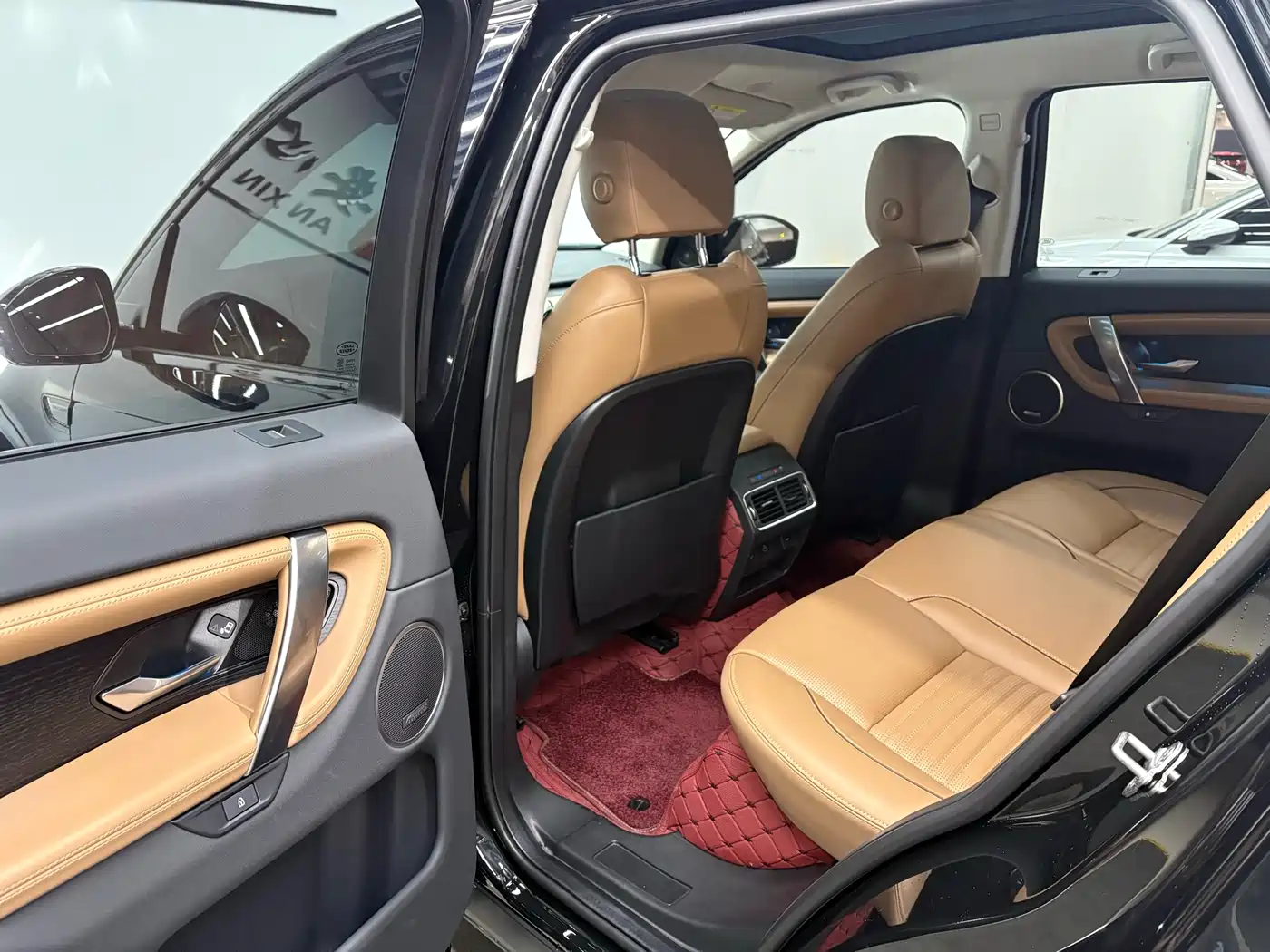Land Rover Discovery Sport 2024 Luxury Custom Edition фото 15