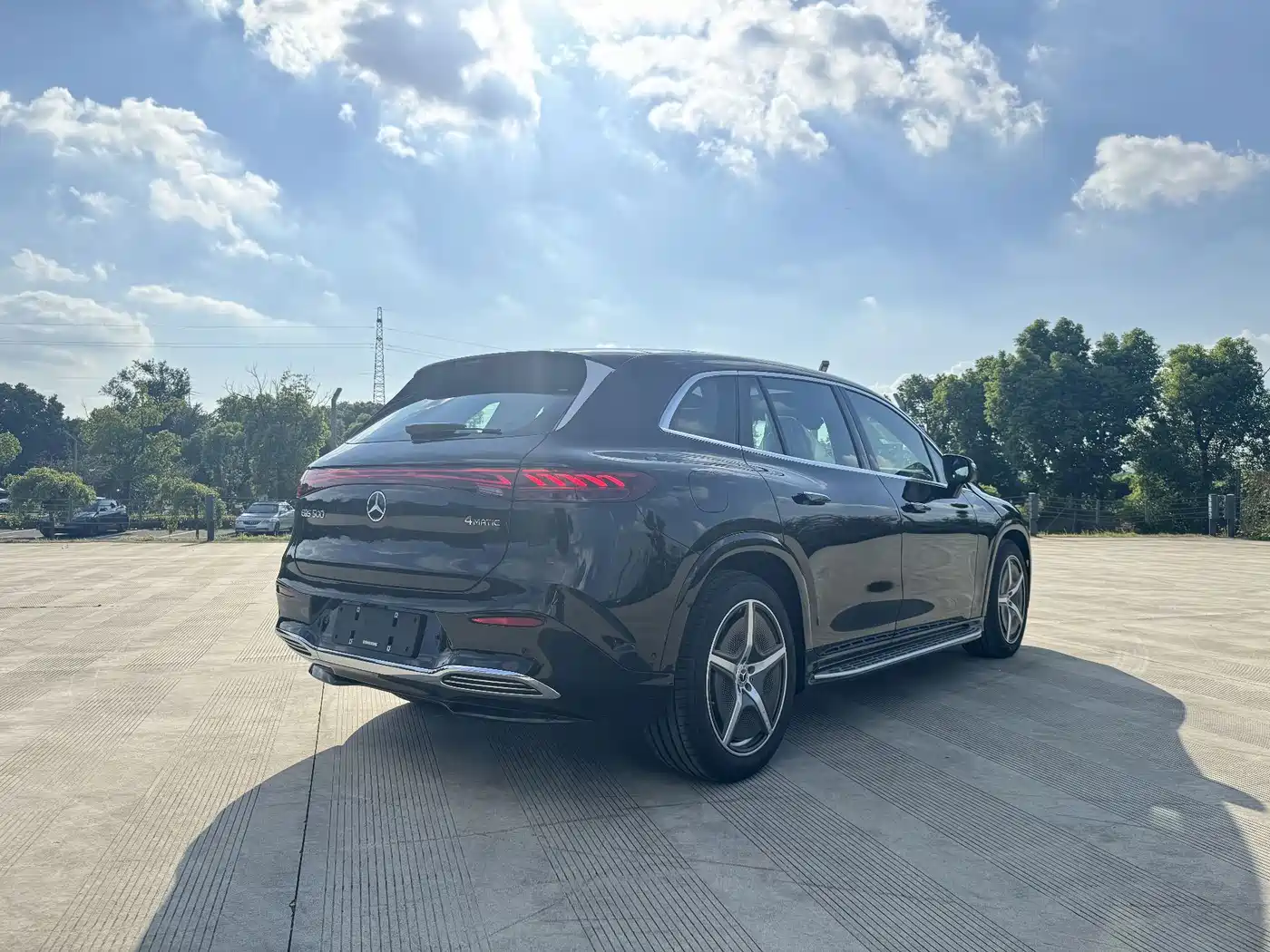 Mercedes-Benz EQS SUV 2026 2025 Model 500 4MATIC