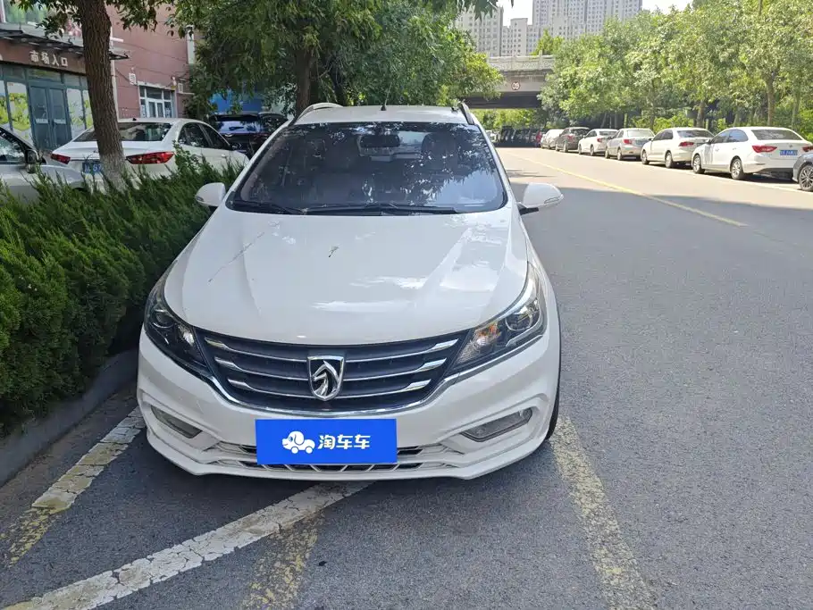 Baojun 310W 2019 2017 1.5L Manual Fashion China VI
