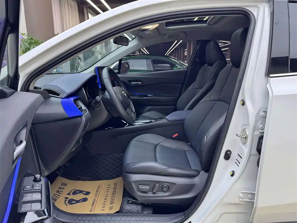 Toyota C-HR 2021 2.0L Luxury Edition фото 9
