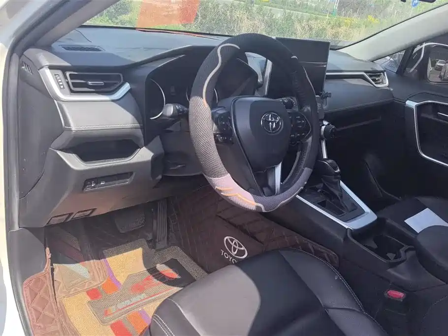 Toyota Wildlander 2021 2.0L CVT 2WD Luxury Edition фото 12