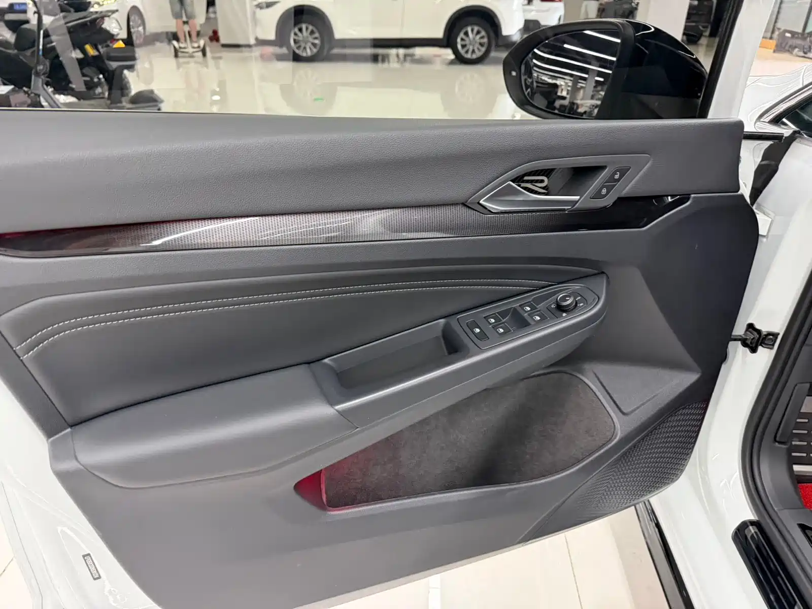 Фото 8 - Volkswagen Golf