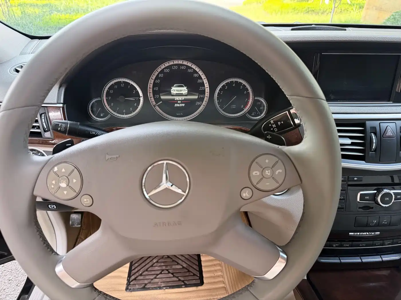 Фото 16 - Mercedes-Benz E-Class