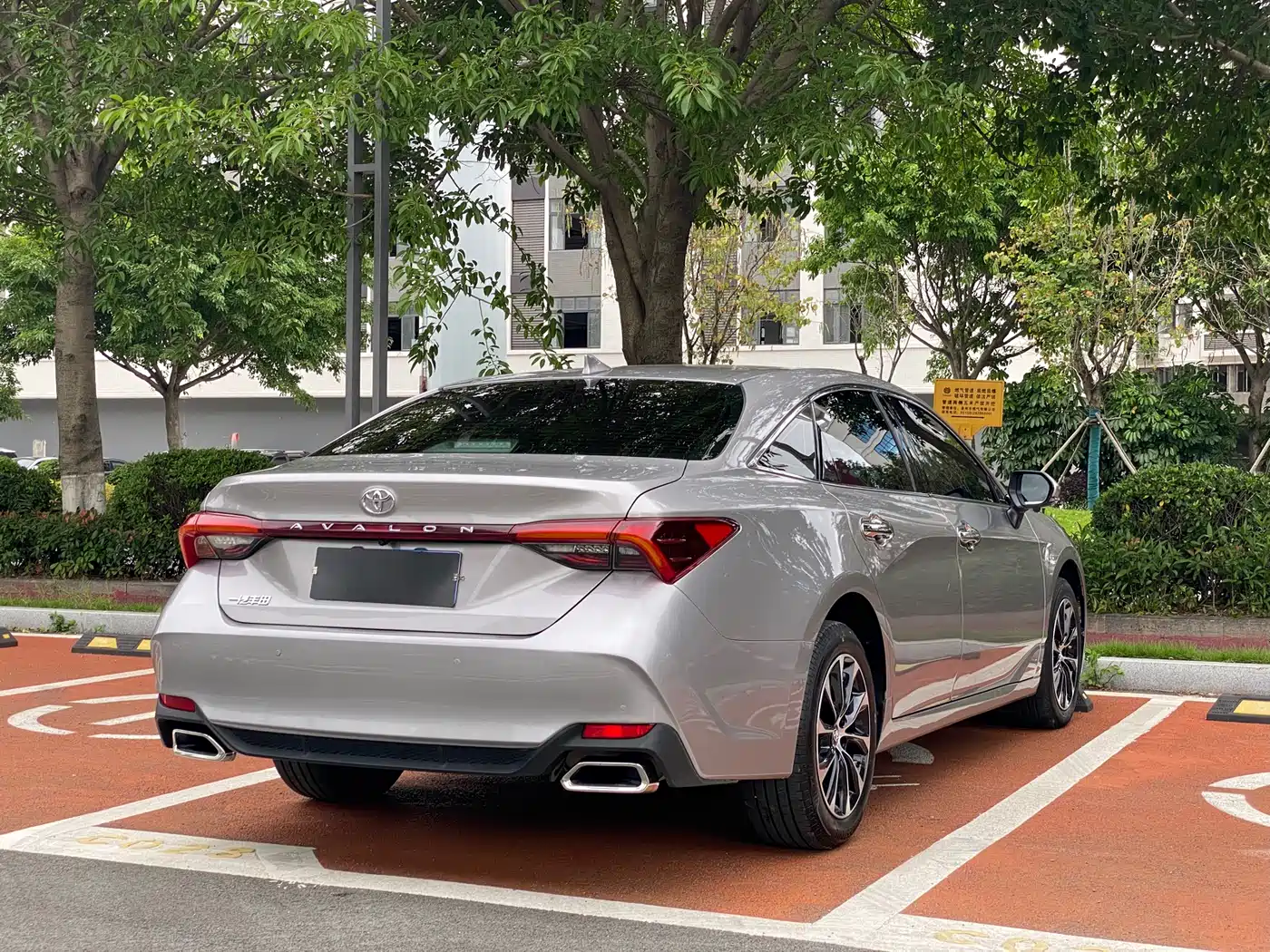 Toyota Avalon 2023 2.0L Luxury Edition фото 7