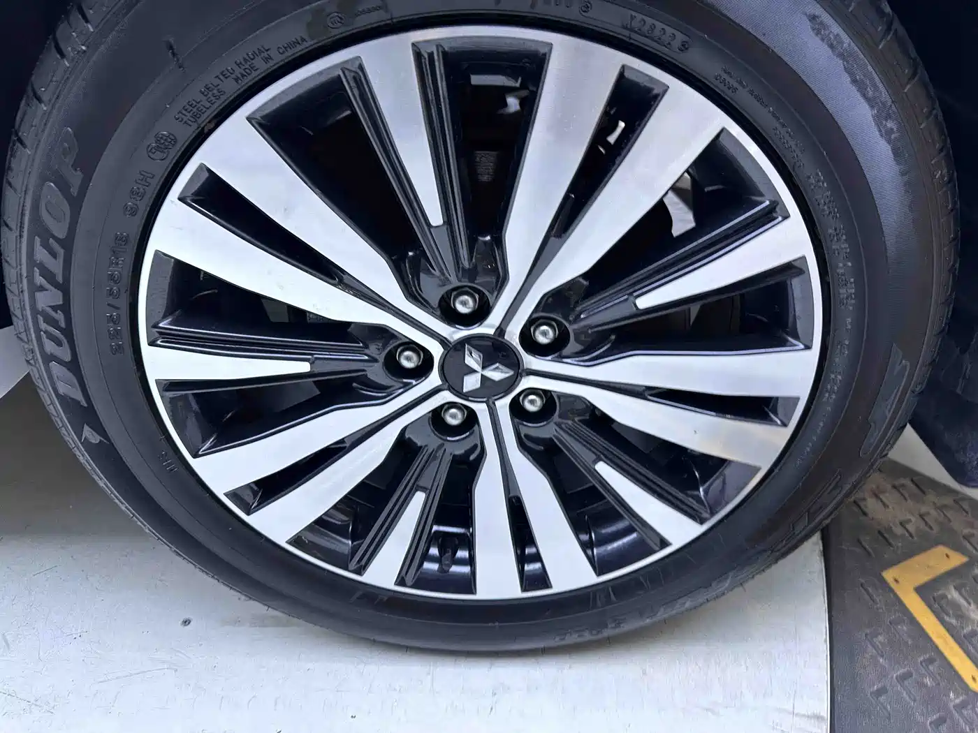 Mitsubishi Outlander 2022 2021 Facelift 2.0L 2WD Premium Edition 5-Seater
