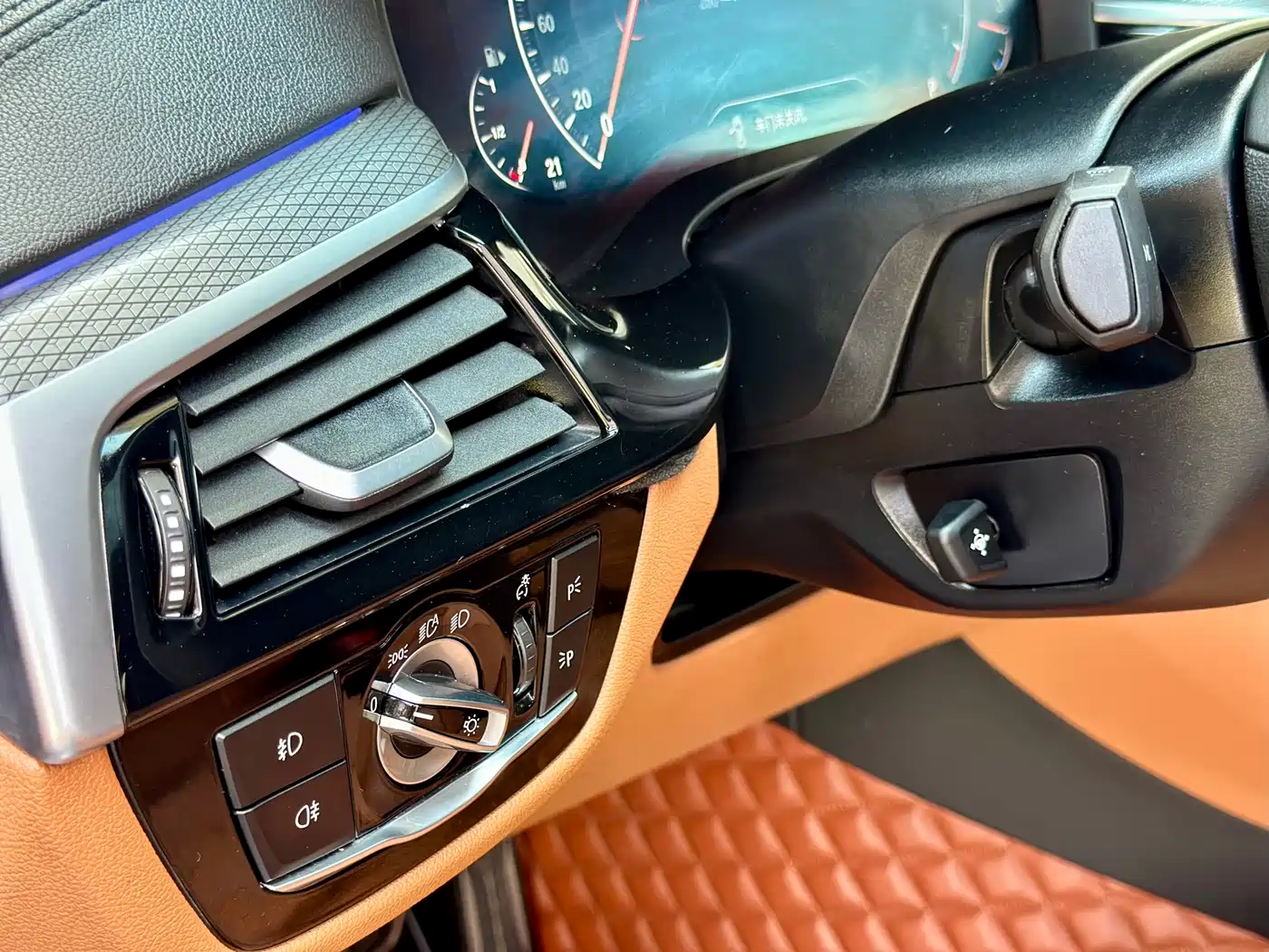 BMW 5 Series (Import) 2019 525i M Sport Package фото 12