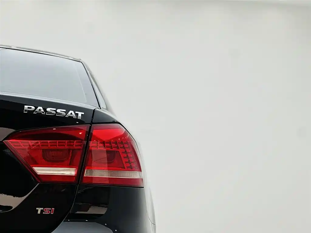 Volkswagen Passat 2015 1.8TSI Automatic Prestige Edition фото 11