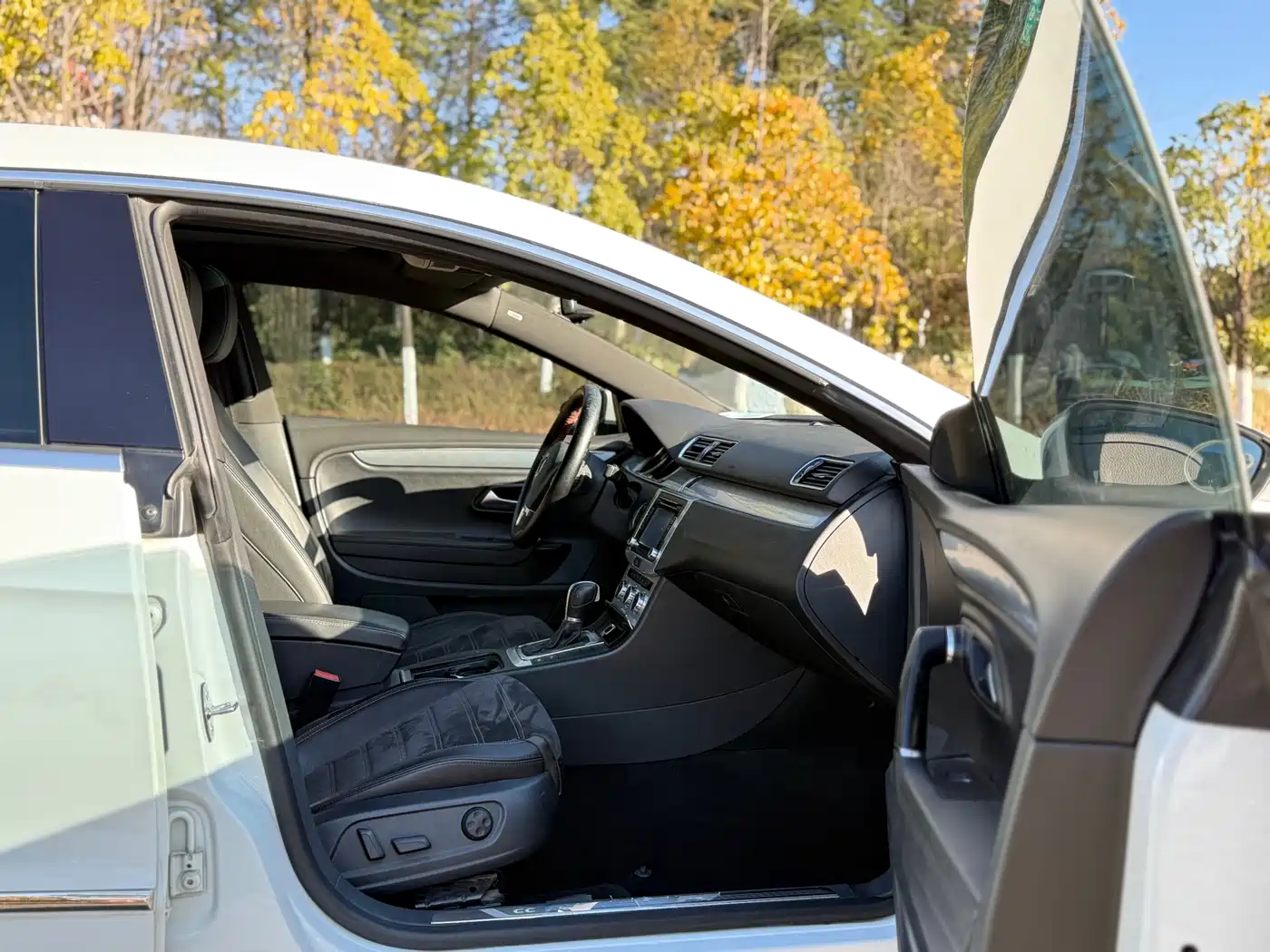 Volkswagen FAW-Volkswagen CC 2016 Model 1.8TSI Luxury фото 13