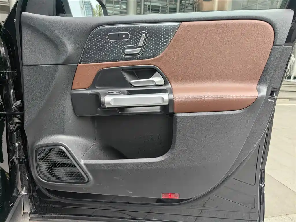 Mercedes-Benz GLB 2025 Model GLB 220 Fashion Style фото 18