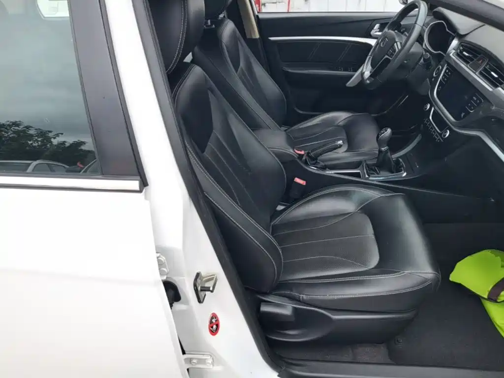 Фото 25 - Geely Emgrand
