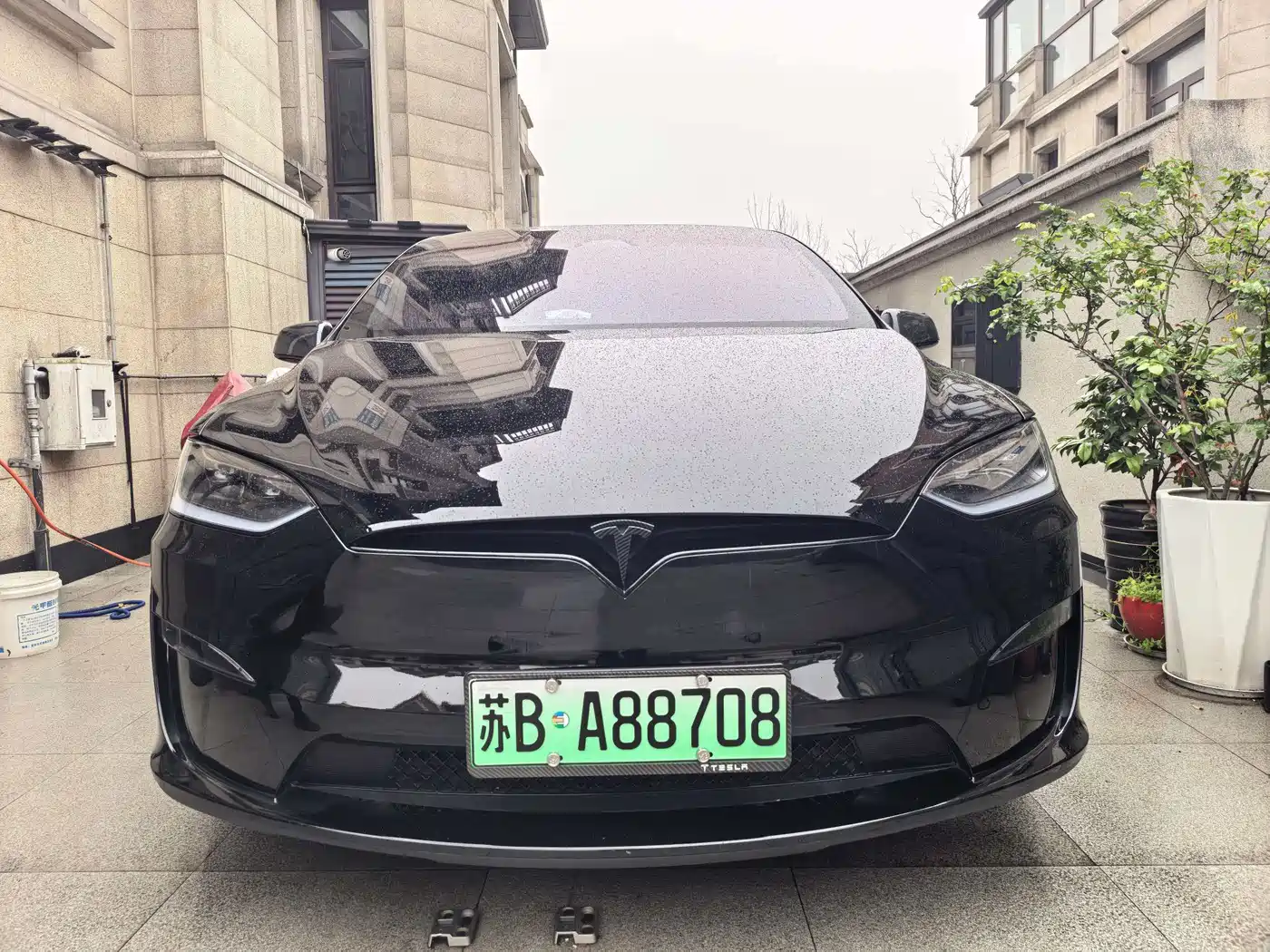 TESLA MODEL X