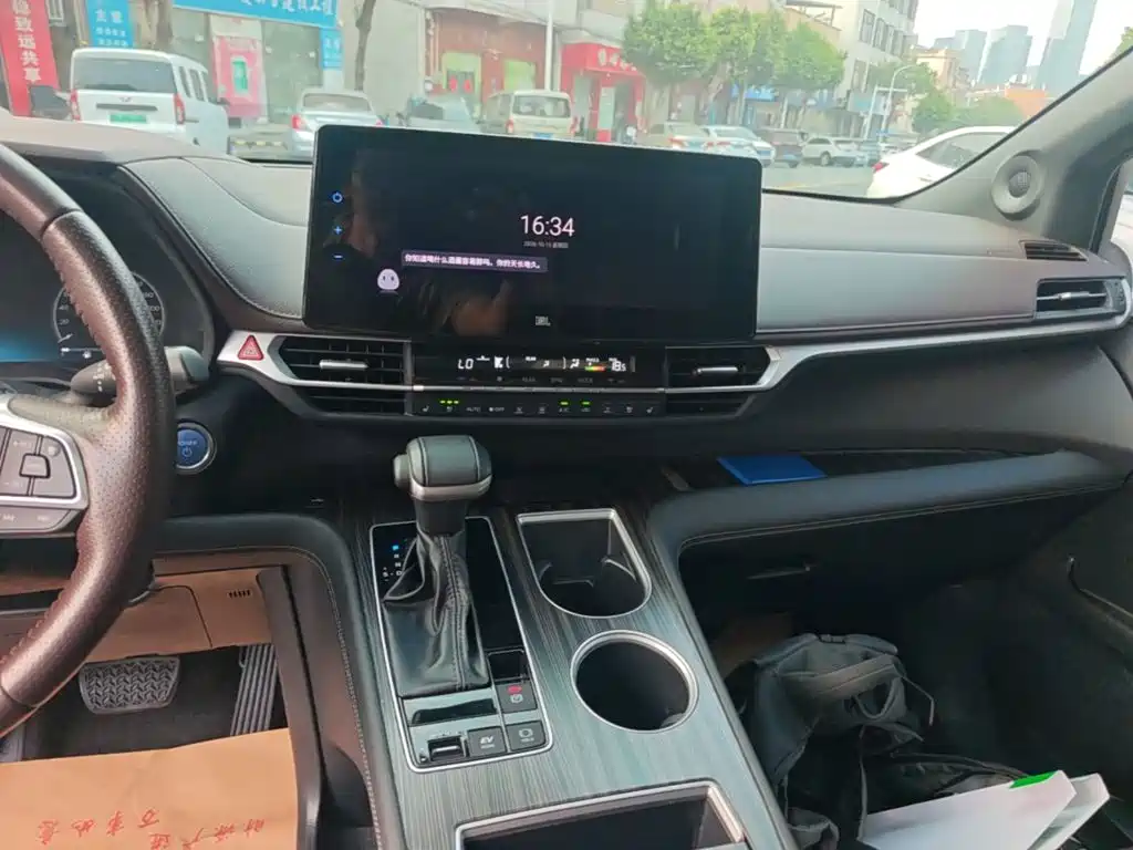 Photo 13 - Toyota Sienna