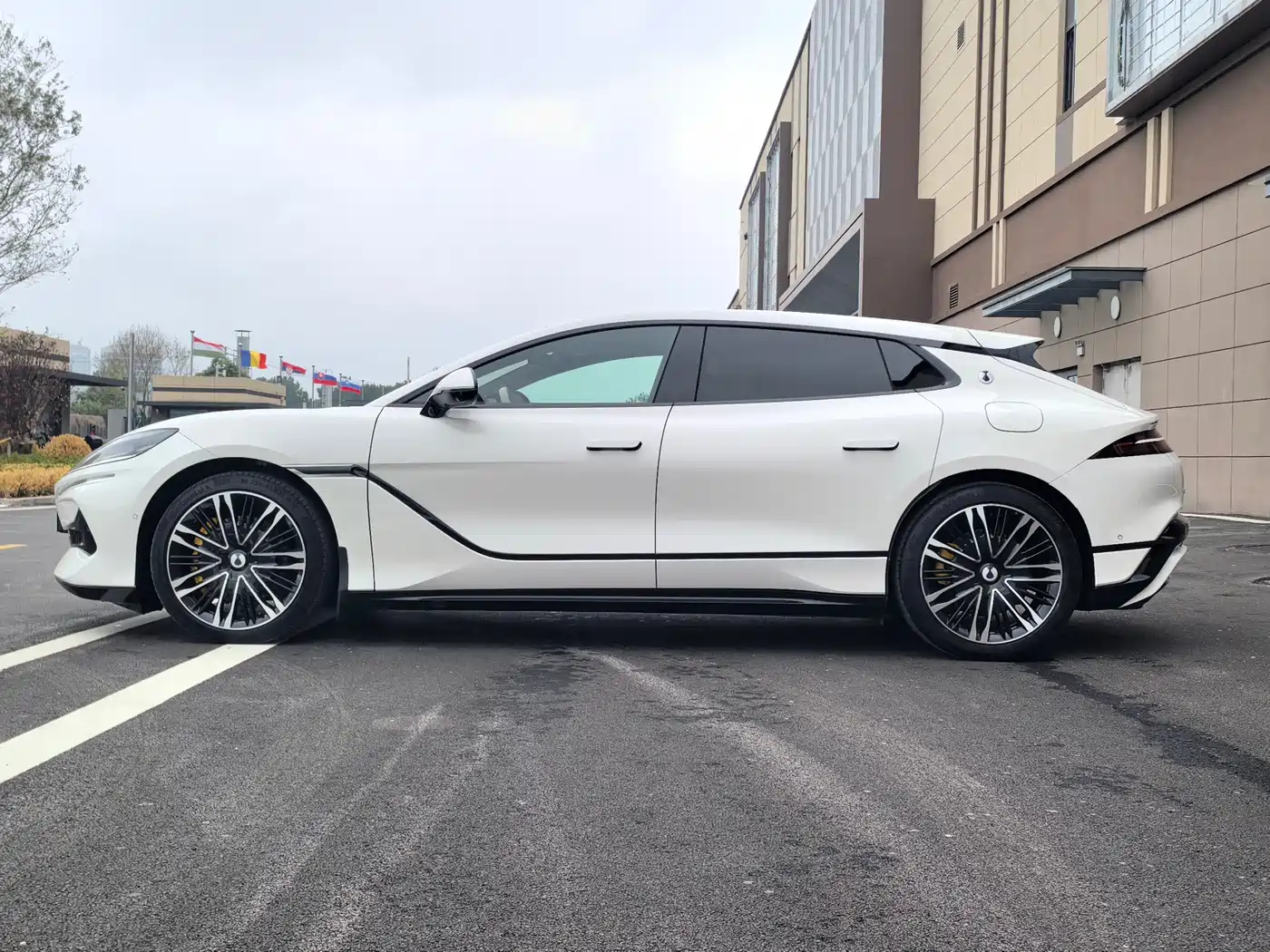 Denza Z9GT 2024 1100 AWD Ultra Edition фото 8