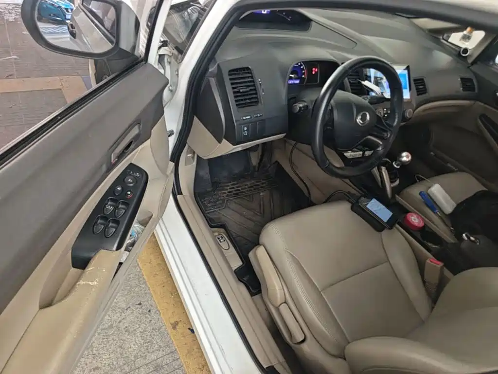 CIIMO CIIMO 2015 2015 1.8L Manual Comfort Edition
