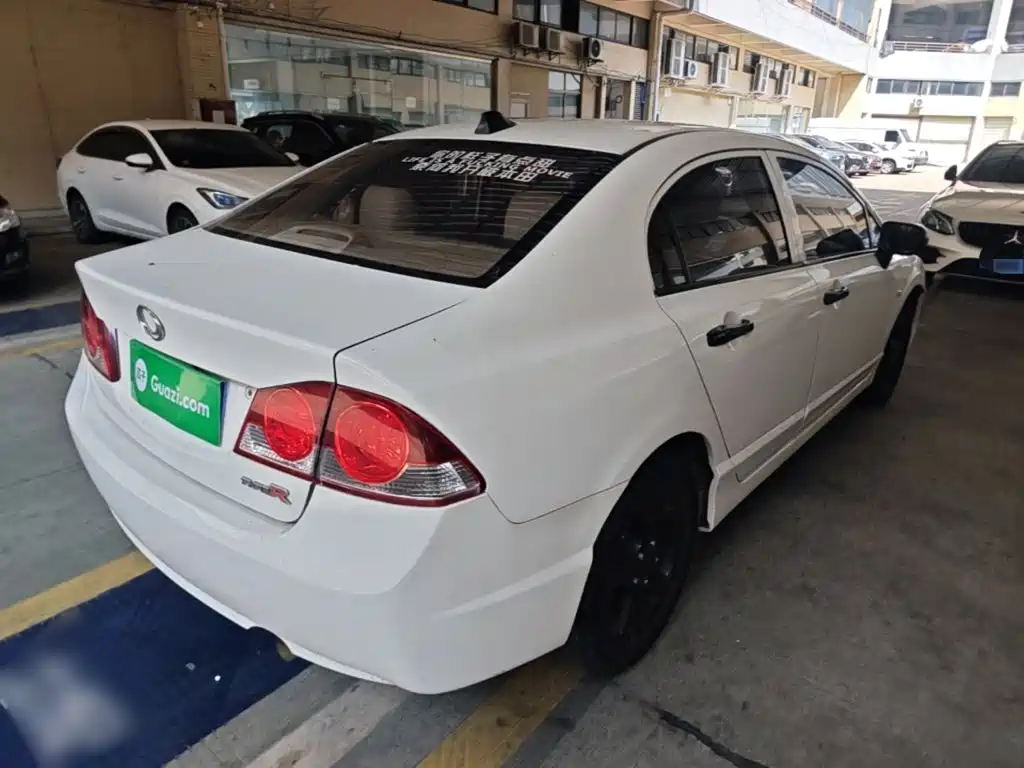 CIIMO CIIMO 2015 2015 1.8L Manual Comfort Edition