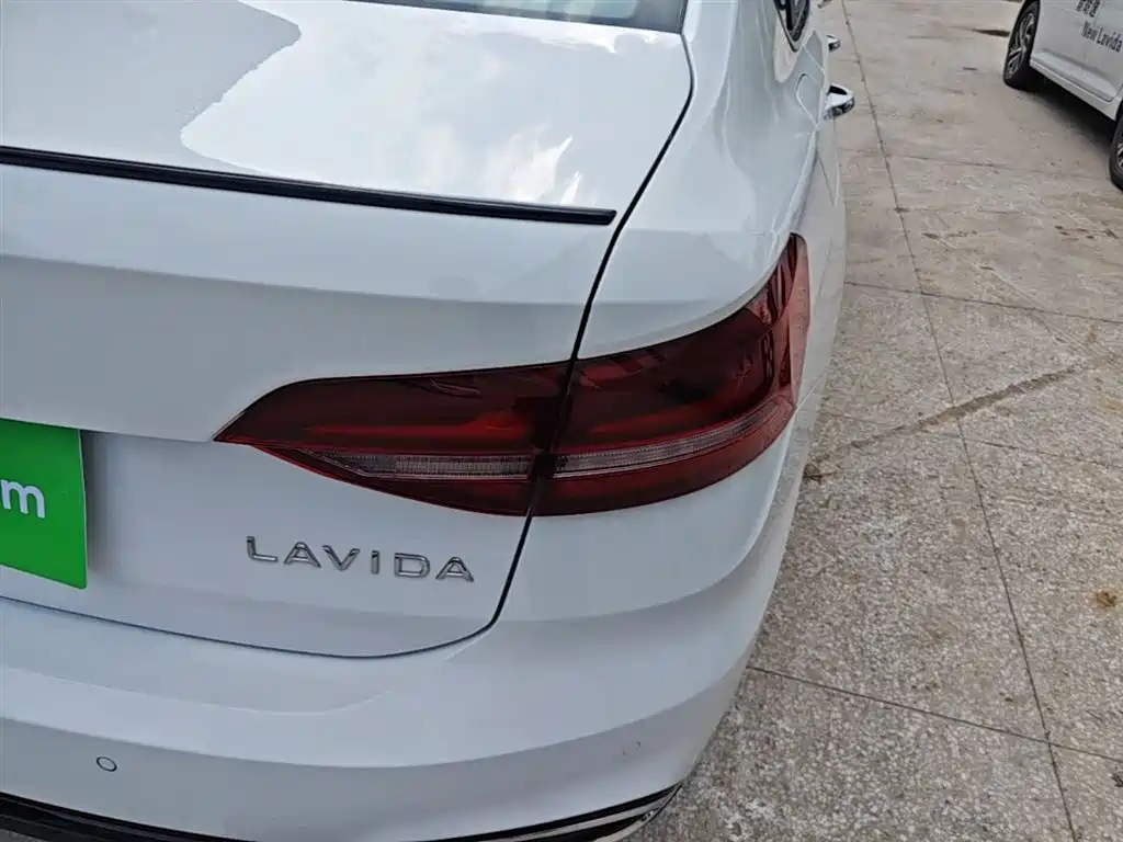 Volkswagen Lavida 2024 Model 300TSI DSG Starlight Leading Edition фото 8