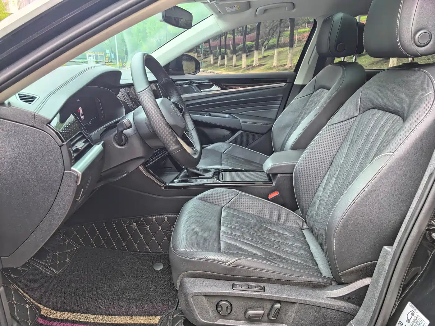 Volkswagen Passat 2023 330TSI Luxury Edition фото 11
